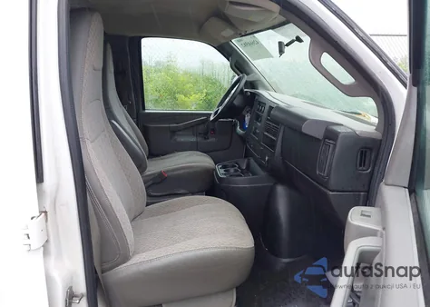 2016 Chevrolet Express 2500 Work Van z USA, uszkodzony, nr VIN 1GCWGAFG8G1147848